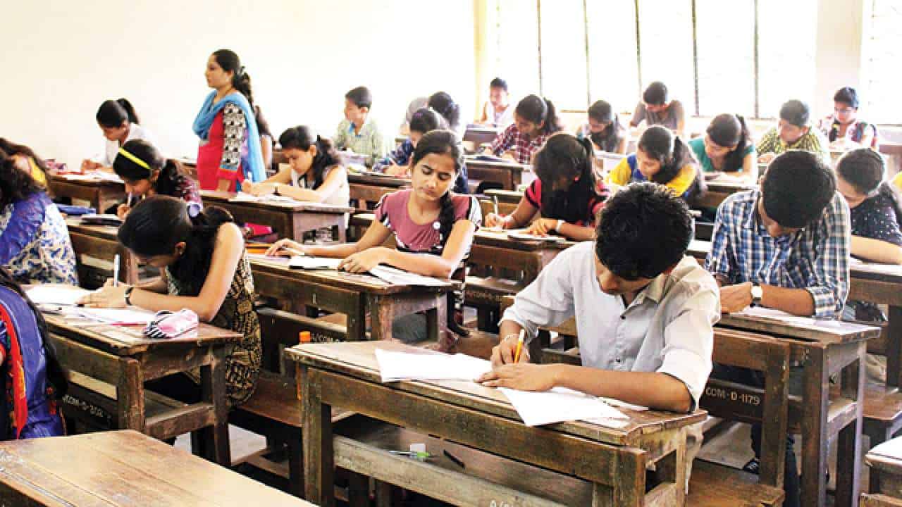  students writing UPSC civil service examination